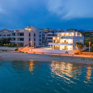 https://villa-eni-apartments-2.hotelinzadar.com