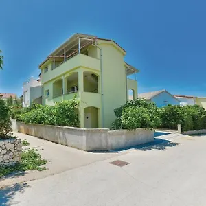 https://apartmani-vugec-povljana-pag.hotelinzadar.com