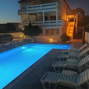 https://apartments-mirkoana.hotelinzadar.com