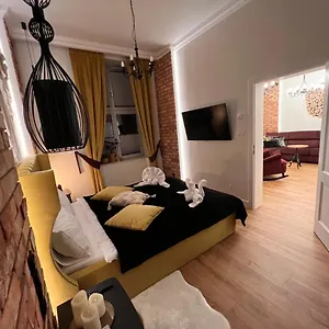 https://brick-castle-apartament-helga.hotelswroclaw.com