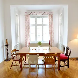 Classy Apartment, 10 Min To The Centre Apartment